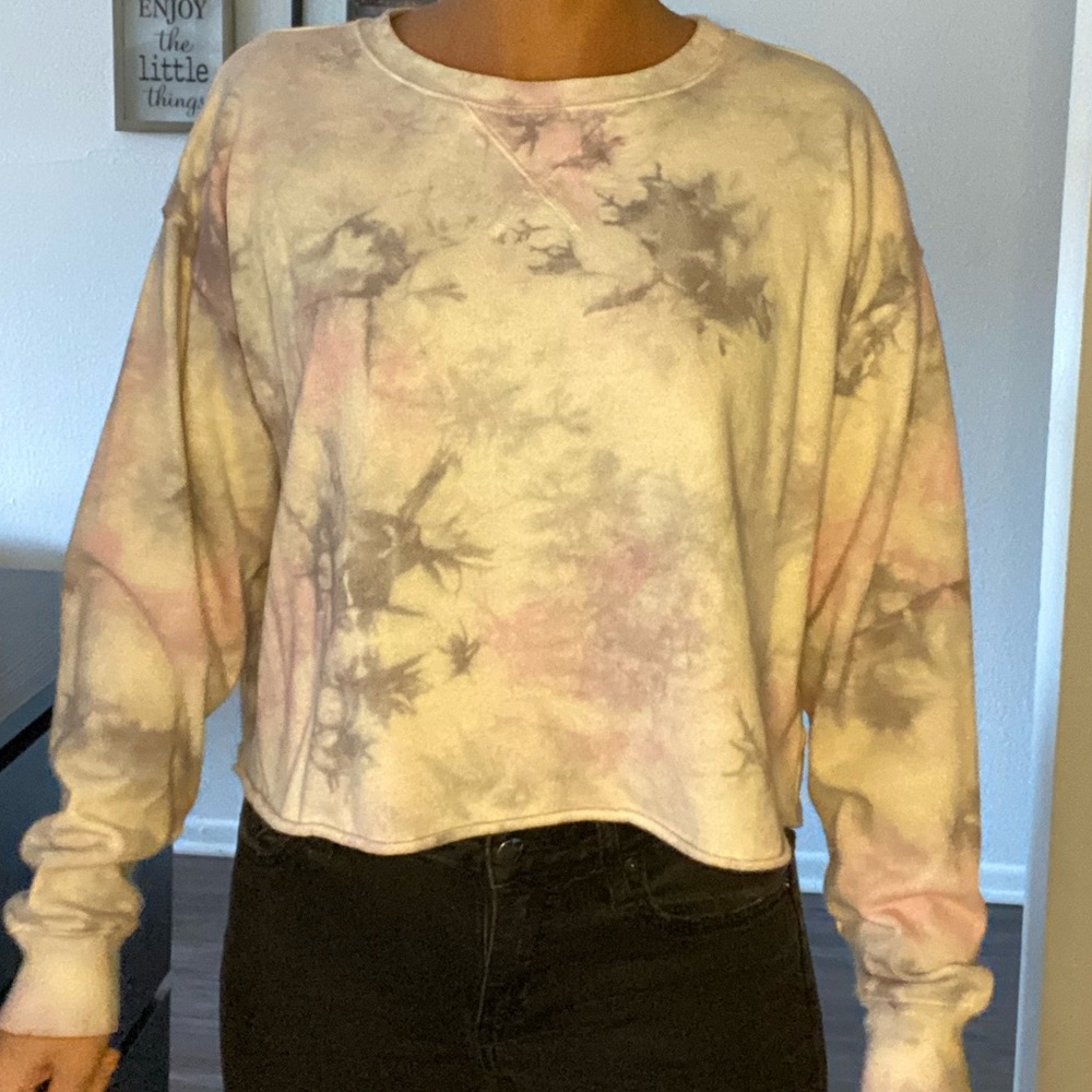 Colsie Tie Dye Crop Sweatshirt